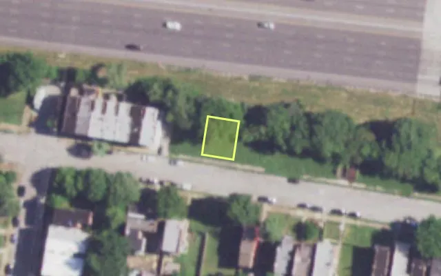 Aerial view of 2737 GEYER AV — vacant lot, St. Louis with approximate parcel outline