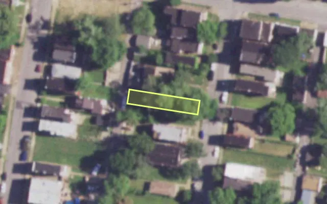 Aerial view of 3717 IOWA AV — vacant lot, St. Louis with approximate parcel outline
