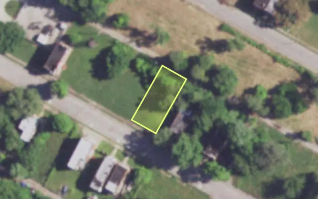 Aerial view of 3831 LINCOLN AV — vacant lot, St. Louis with approximate parcel outline