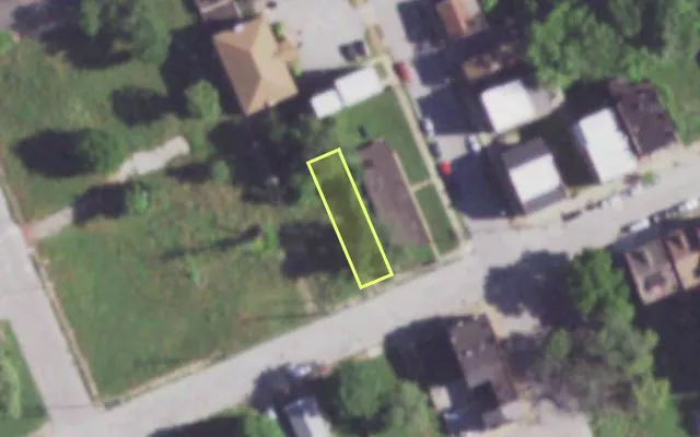 Aerial view of 1907 MALLINCKRODT ST — vacant lot, St. Louis with approximate parcel outline