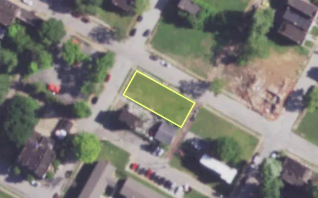 Aerial view of 4120 PECK ST — vacant lot, St. Louis with approximate parcel outline