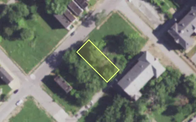 Aerial view of 2114 E COLLEGE AV — vacant lot, St. Louis with approximate parcel outline