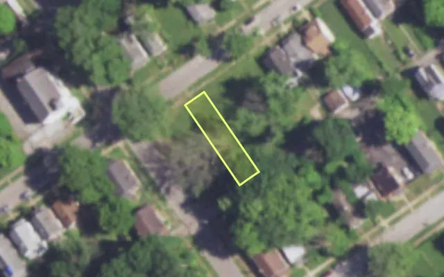 Aerial view of 5204 DAVISON AV — vacant lot, St. Louis with approximate parcel outline