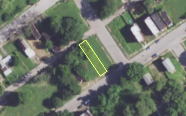 Aerial view of 2103 E PRAIRIE AV — vacant lot, St. Louis with approximate parcel outline