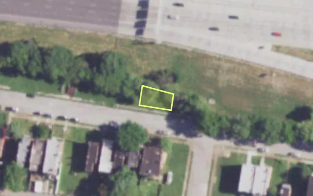 Aerial view of 2709 GEYER AV — vacant lot, St. Louis with approximate parcel outline
