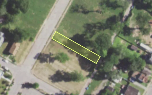 Aerial view of 1920 BURD AV — vacant lot, St. Louis with approximate parcel outline