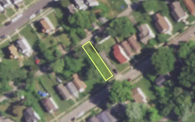 Aerial view of 4545 DAVISON AV — vacant lot, St. Louis with approximate parcel outline