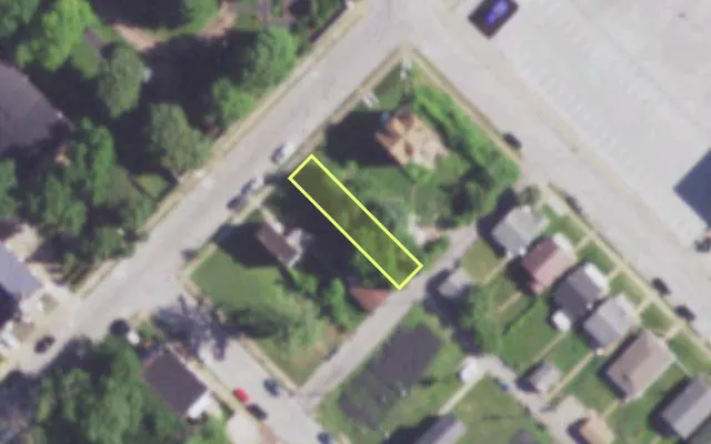 Aerial view of 1444 E COLLEGE AV — vacant lot, St. Louis with approximate parcel outline