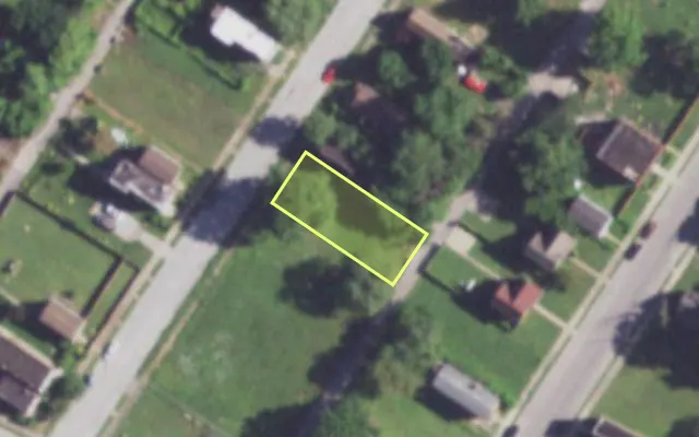 Aerial view of 4328 DESOTO AV — vacant lot, St. Louis with approximate parcel outline