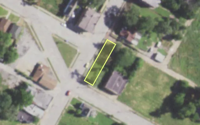 Aerial view of 5477 ST LOUIS AV — vacant lot, St. Louis with approximate parcel outline