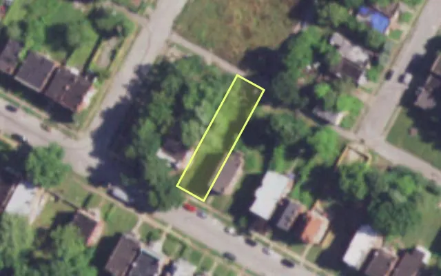 Aerial view of 4237 LABADIE AV — vacant lot, St. Louis with approximate parcel outline