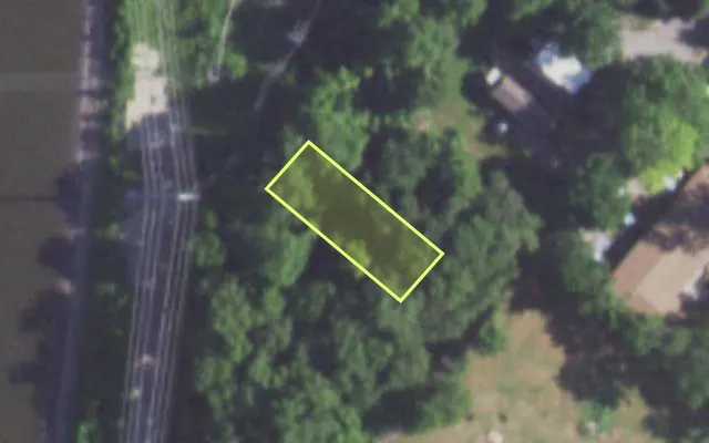 Aerial view of 8625 MINNESOTA AV — vacant lot, St. Louis with approximate parcel outline