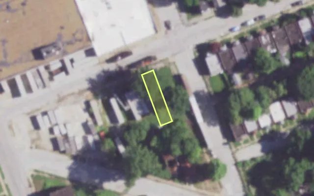 Aerial view of 2104 DESTREHAN ST — vacant lot, St. Louis with approximate parcel outline
