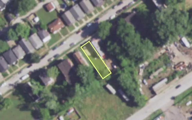Aerial view of 400 CHRISTIAN AV — vacant lot, St. Louis with approximate parcel outline