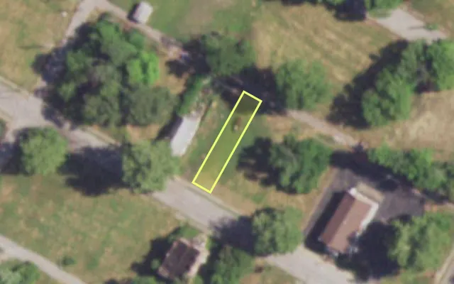 Aerial view of 4433 ALDINE AV — vacant lot, St. Louis with approximate parcel outline