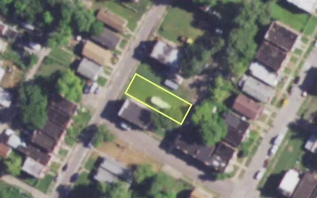 Aerial view of 3104 N SARAH ST — vacant lot, St. Louis with approximate parcel outline