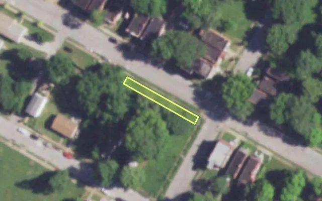 Aerial view of 4300 KOSSUTH AV — vacant lot, St. Louis with approximate parcel outline