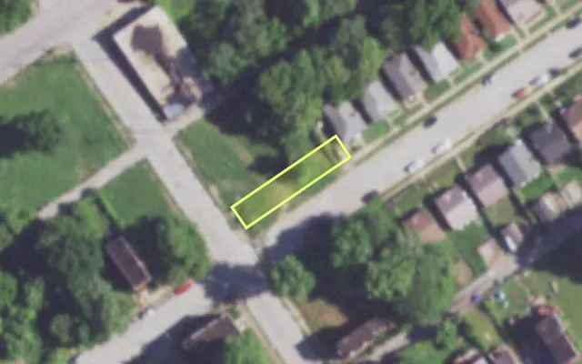 Aerial view of 4900 N 20TH ST — vacant lot, St. Louis with approximate parcel outline