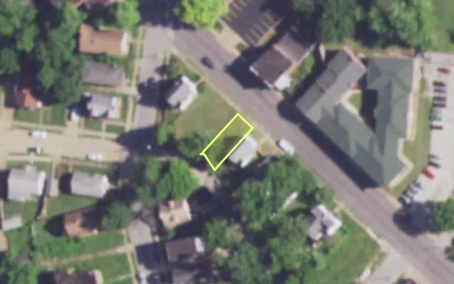 Aerial view of 8427 HALLS FERRY RD — vacant lot, St. Louis with approximate parcel outline