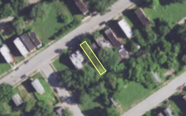 Aerial view of 2040 E PRAIRIE AV — vacant lot, St. Louis with approximate parcel outline