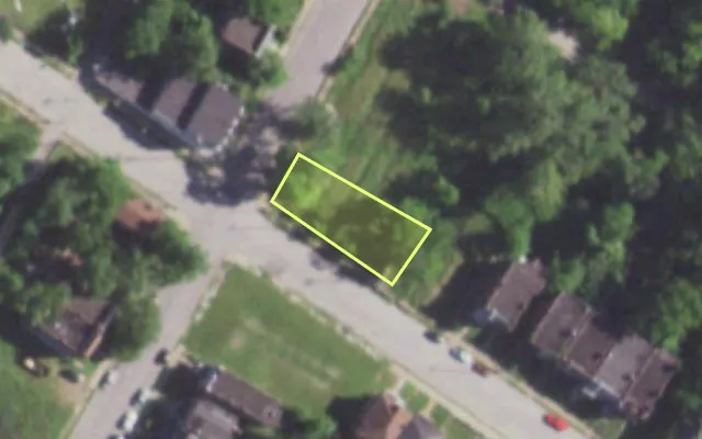 Aerial view of 1402 ARLINGTON AV — vacant lot, St. Louis with approximate parcel outline