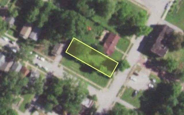 Aerial view of 2807 CLARA AV — vacant lot, St. Louis with approximate parcel outline