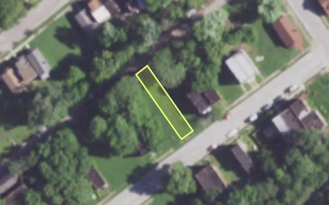Aerial view of 1527 DESOTO AV — vacant lot, St. Louis with approximate parcel outline