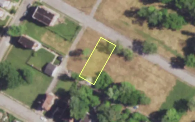 Aerial view of 4590 GARFIELD AV — vacant lot, St. Louis with approximate parcel outline