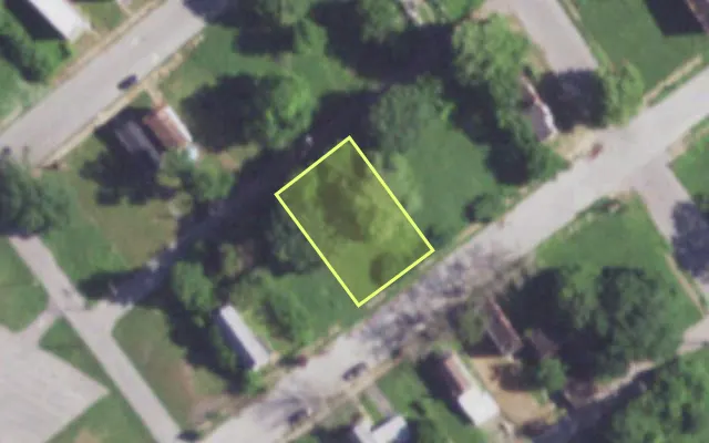 Aerial view of 2117 DESOTO AV — vacant lot, St. Louis with approximate parcel outline