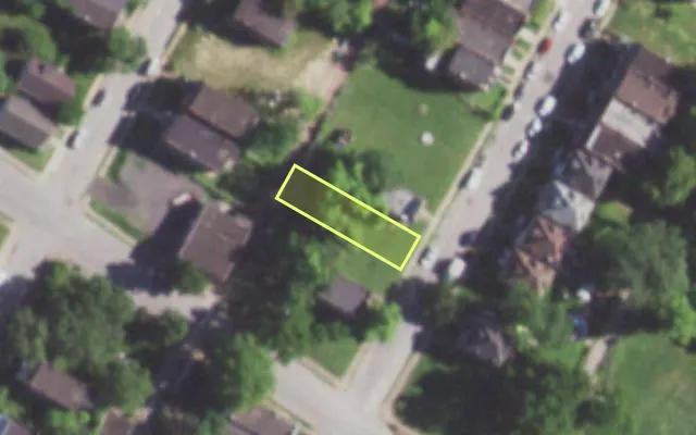 Aerial view of 1365 BLACKSTONE AV — vacant lot, St. Louis with approximate parcel outline