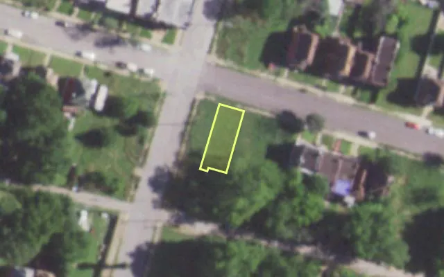 Aerial view of 5096 RIDGE AV — vacant lot, St. Louis with approximate parcel outline