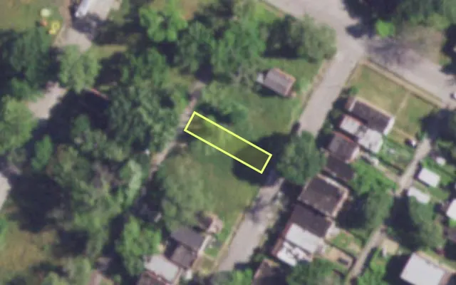 Aerial view of 3131 ROLLA PL — vacant lot, St. Louis with approximate parcel outline