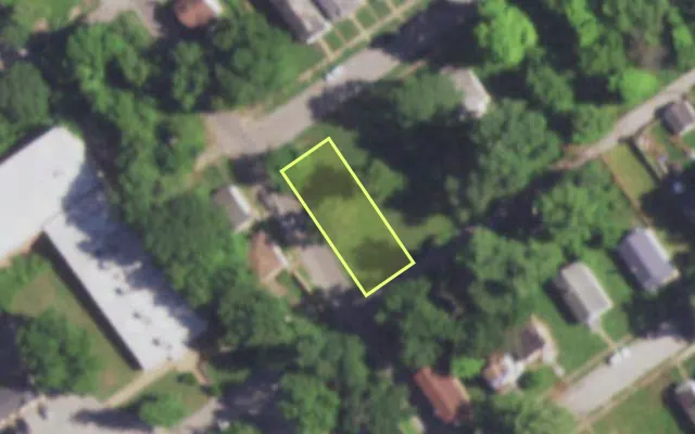 Aerial view of 5500 DAVISON AV — vacant lot, St. Louis with approximate parcel outline
