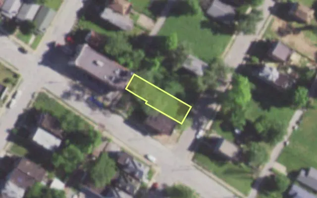 Aerial view of 1405 BLACKSTONE AV — vacant lot, St. Louis with approximate parcel outline