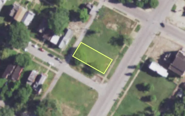 Aerial view of 4241 WARNE AV — vacant lot, St. Louis with approximate parcel outline