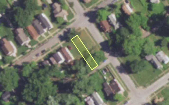 Aerial view of 4584 DAVISON AV — vacant lot, St. Louis with approximate parcel outline