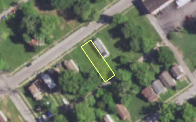 Aerial view of 5522 THRUSH AV — vacant lot, St. Louis with approximate parcel outline