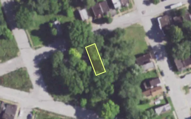 Aerial view of 1916 ANGELRODT ST — vacant lot, St. Louis with approximate parcel outline