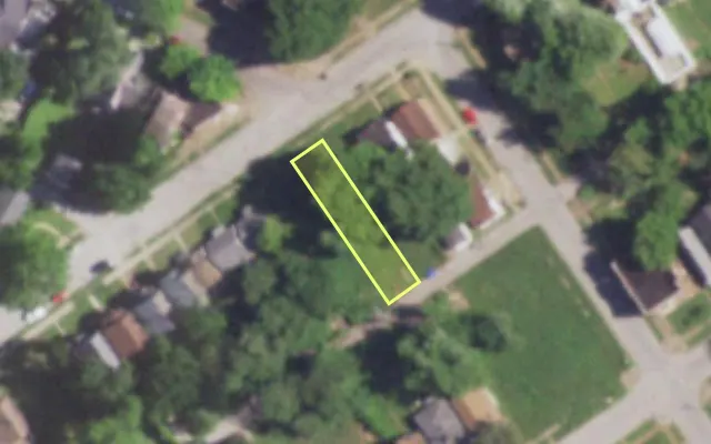 Aerial view of 4782 WREN AV — vacant lot, St. Louis with approximate parcel outline