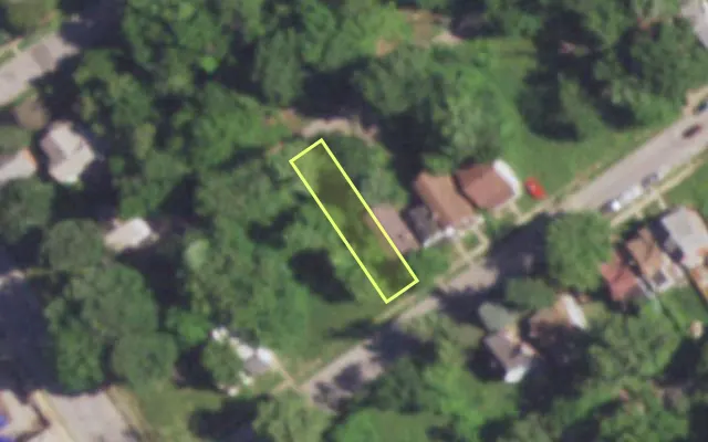 Aerial view of 5021 THRUSH AV — vacant lot, St. Louis with approximate parcel outline