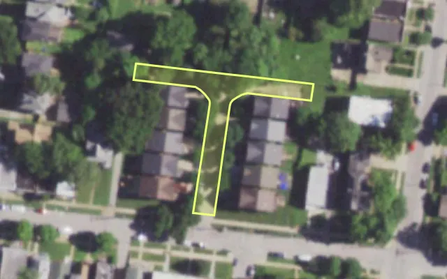Aerial view of 2119 FRANZ PARK LA — vacant lot, St. Louis with approximate parcel outline
