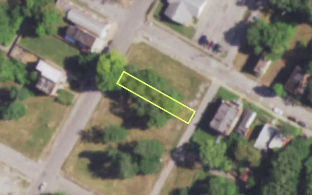Aerial view of 1820 N TAYLOR AV — vacant lot, St. Louis with approximate parcel outline
