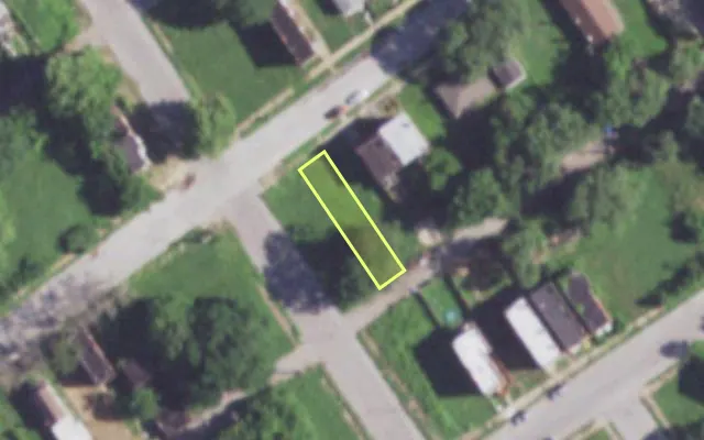 Aerial view of 2060 DESOTO AV — vacant lot, St. Louis with approximate parcel outline