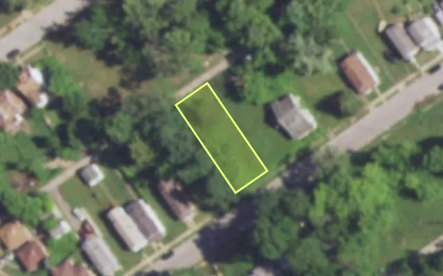 Aerial view of 5027 WREN AV — vacant lot, St. Louis with approximate parcel outline