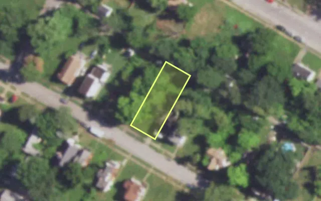Aerial view of 5739 SALOMA AV — vacant lot, St. Louis with approximate parcel outline