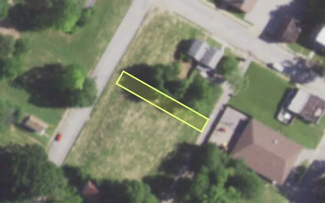 Aerial view of 2858 SEMPLE AV — vacant lot, St. Louis with approximate parcel outline
