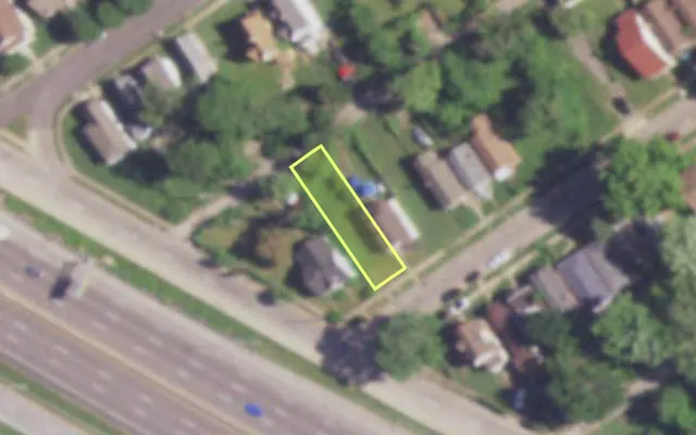 Aerial view of 4525 DAVISON AV — vacant lot, St. Louis with approximate parcel outline