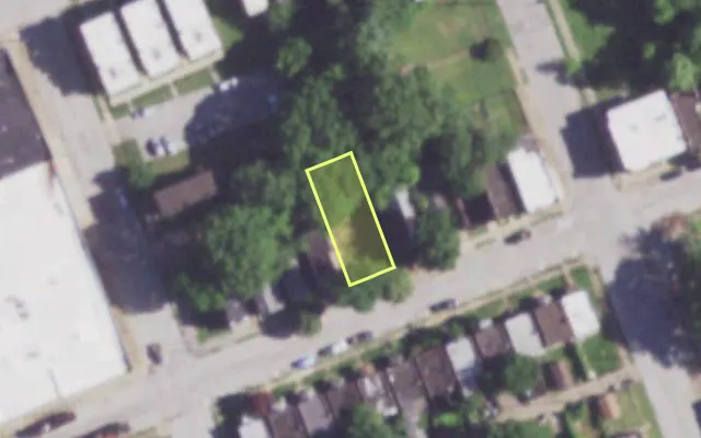 Aerial view of 2017 DESTREHAN ST — vacant lot, St. Louis with approximate parcel outline