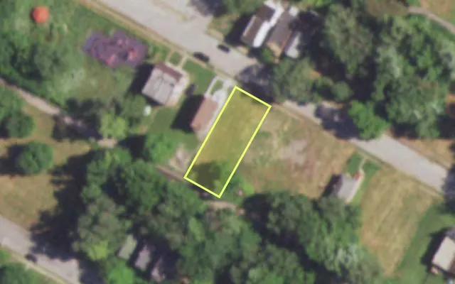Aerial view of 4572 COTTAGE AV — vacant lot, St. Louis with approximate parcel outline