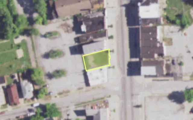 Aerial view of 8107 N BROADWAY — vacant lot, St. Louis with approximate parcel outline